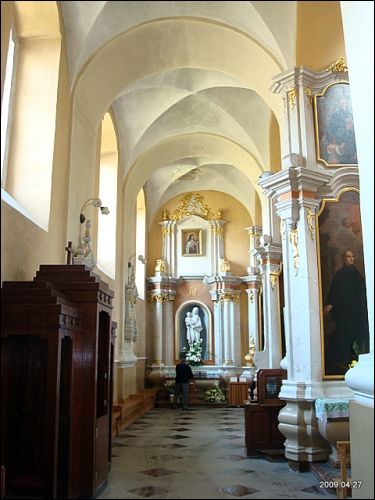  - Kościół Św. Rafała i klasztor Jezuitów. Lewa nawa