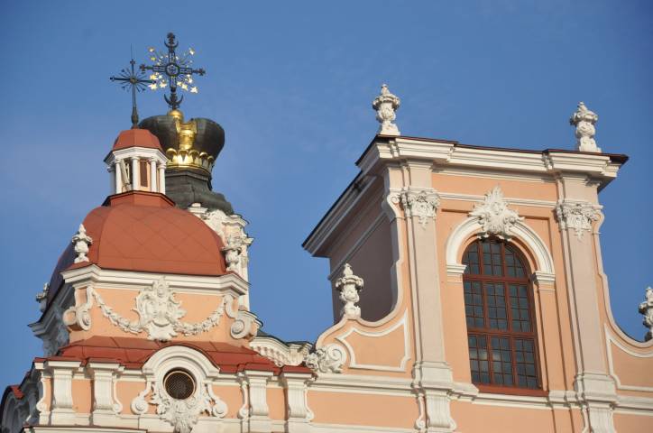  - Kościół Św. Kazimierza i klasztor Jezuitów. 
