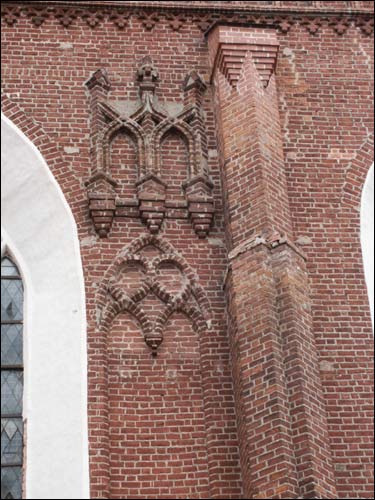  - Kościół Śww. Franciszka i Bernardyna i klasztor Bernardynów. Fragment fasady głównej