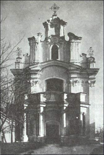 Vilnius |  Catholic church of St. George the Martyr and the Monastery of Carmelite. Main facade. Photo by Jan Bułhak