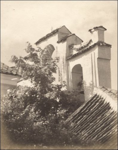  - Kościół Św. Jerzego i klasztor Karmelitów. Dzwonnica kościoła. Fotografaia Jana Bułhaka z 1914 r