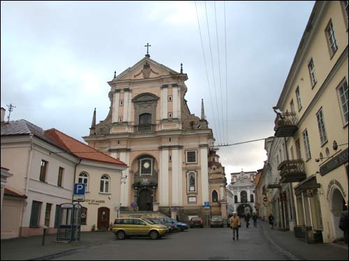 Vilnius |  Catholic church of St. Theresa (of the Carmelites). Vastrabramskaja street. Vew at the church of St. Theresa and the chapel of the Vastrabramskaja Mother of Mercy