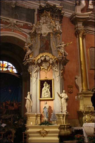 Vilnius |  Catholic church of St. Theresa (of the Carmelites). Altar