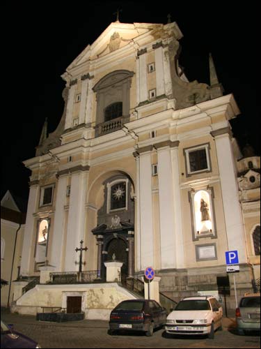 Vilnius |  Catholic church of St. Theresa (of the Carmelites). Main facade of the church of St. Theresa. View at night
