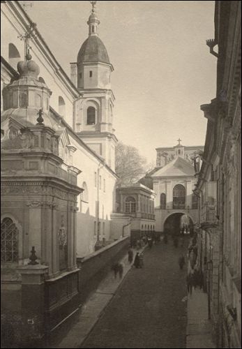 Vilnius |  Catholic church of St. Theresa (of the Carmelites). Photo by Jan Bulhak, 1914