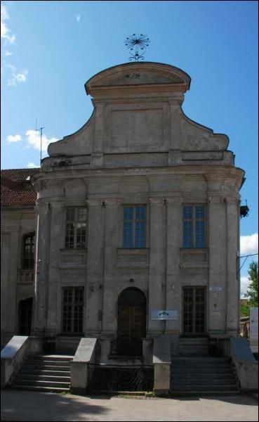  - Kościół Wniebowzięcia NMP i klasztor OFM. Fasada dawnego klasztoru OO. Franciszkanów w Wilnie (2009 r.)