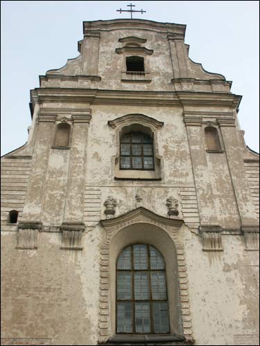  - Kościół Wniebowzięcia NMP i klasztor OFM. Fasada główna