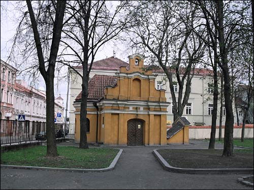  - Kościół Wniebowzięcia NMP i klasztor OFM. Kaplica fundacji M. Suzina z 1708 r.