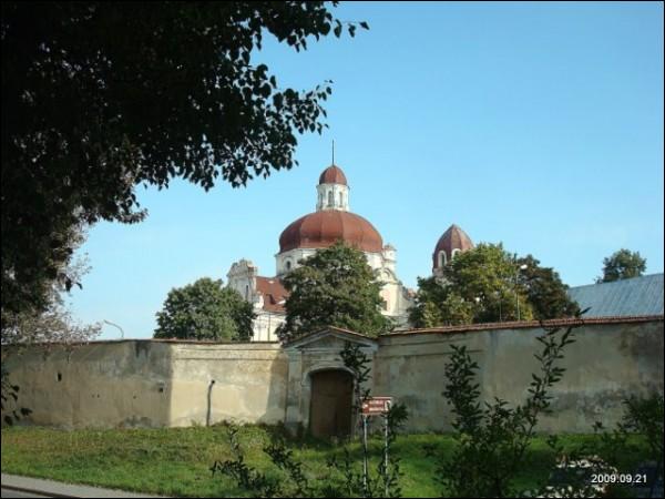 Vilnius.  Catholic church of the Sacred Heart of Jesus and the Convent of the Visitants