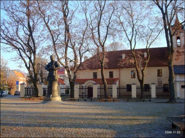  - Kościół Św. Krzyża i klasztor Bonifratów. 