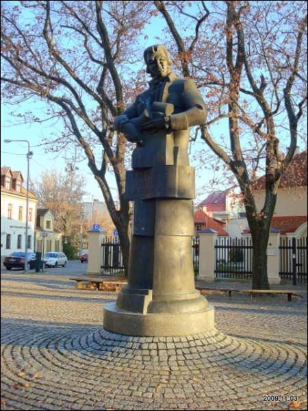  - Kościół Św. Krzyża i klasztor Bonifratów. 