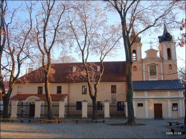  - Kościół Św. Krzyża i klasztor Bonifratów. 