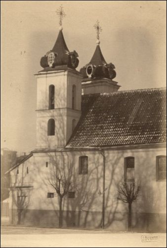  - Kościół Św. Krzyża i klasztor Bonifratów. Kościół i klasztor bonifratrów, fragment fasady południowej. Fotografia Jana Bułhaka (1912)