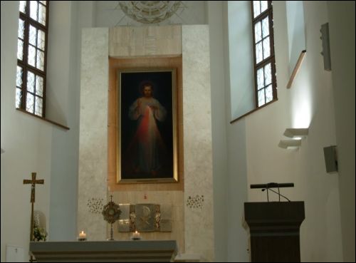  - Kościół Św. Trójcy. Wnętrze Sanktuarium, ołtarz