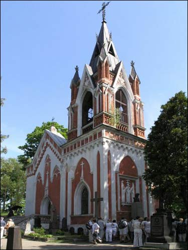  - Cmentarz na Rossie. Kaplica cmentarna z dzwonnicą fundacji H. Raduszkiewicza projektu J. Januszewskiego (1888)
