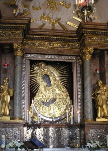  -  Gate of Dawn. Chapel. Altar of Holy Mother of Vostraja Brama