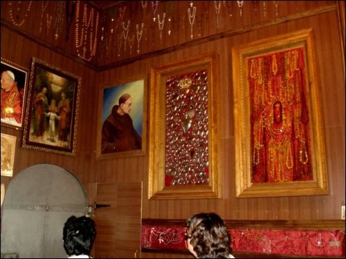  -  Gate of Dawn. Interior of the chapel. Fragment