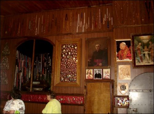  -  Gate of Dawn. Interior of the chapel. Fragment