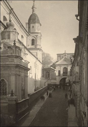  -  Gate of Dawn. Gate of Dawn and Catholic church of St. Theresa in Vilnius. Photo by Jan Bulhak