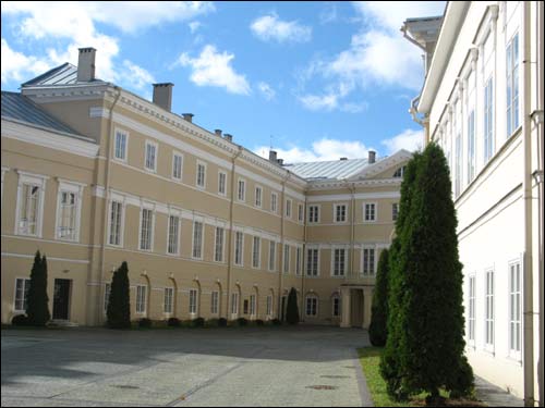  - Estate of Chodkiewicz. Courtyard of the Chodkiewicz estate