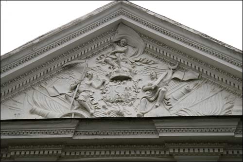  - Pałac Słuszków. Fronton