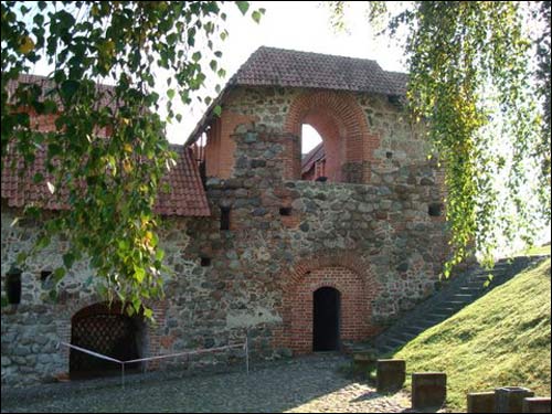  -  Górny Zamek. Część zrekonstruowanych murów