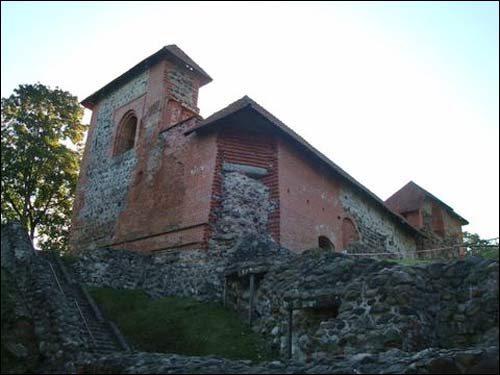  -  Górny Zamek. Część zrekonstruowanych murów