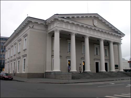  - Ratusz . Fasada główna i boczna