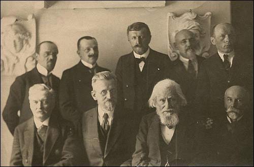  - . F. Ruszczyc (staying in the middle) at the photo of the professors of the Vilnius university, near 1922 (www.bu.uni.torun.pl)