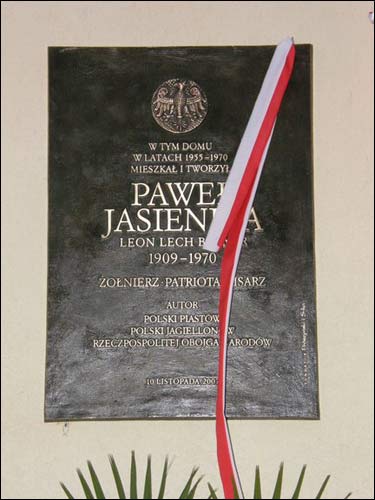  - . The plaque to Paweł Jasienica at the house where writer lived in 1955-70 (Dąbrowskiego st. 75 B, Warszawa)st. 75 B, Warszawa)