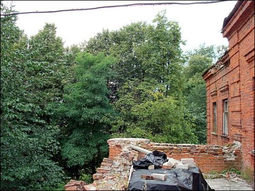  - Manor . 