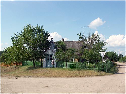 Raśna Nowa.  Kapliczka przydrożna 