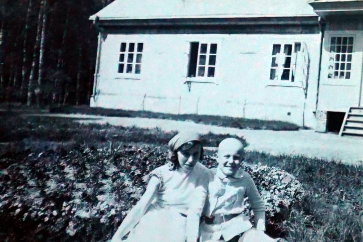  - Dwór . Mieszkańcy dworu?