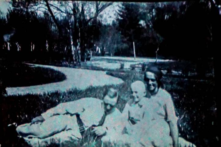  - Dwór . W parku dworskim w Orłowiczach.