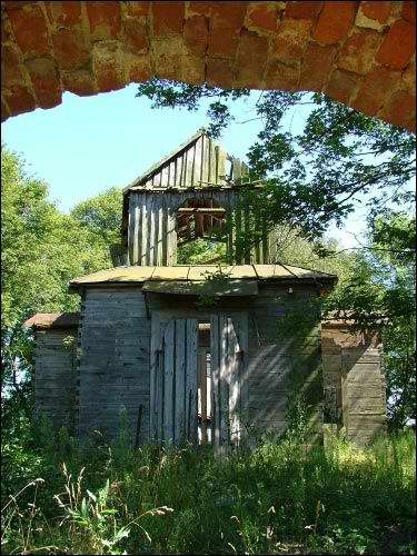  - Cerkiew Opieki Matki Boskiej. Fasada główna zrujnowanej cerkwi w Siółkach