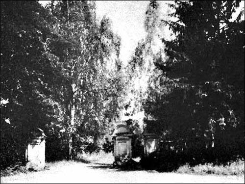  - Сядзіба Незабытоўскiх. Адна з уязных брам. Здымак Яна Булгака (да 1939 г.)