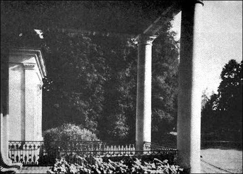  - Сядзіба Незабытоўскiх. Палац. Фрагмент. Здымак Яна Булгака (да 1939 г.)