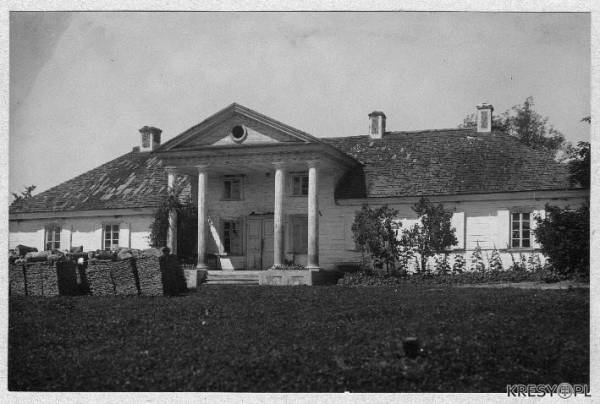 Čambrova. Manor of Karpowicz