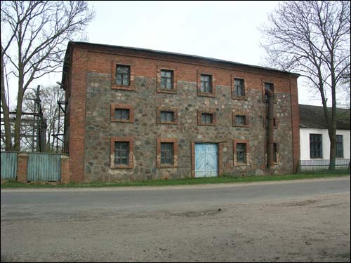 Wierzchowice.  Spichlerz