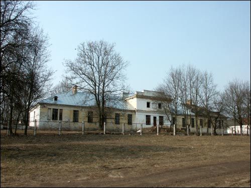  - Zespół pałacowo-parkowy Potockich. Widok fasady parkowej