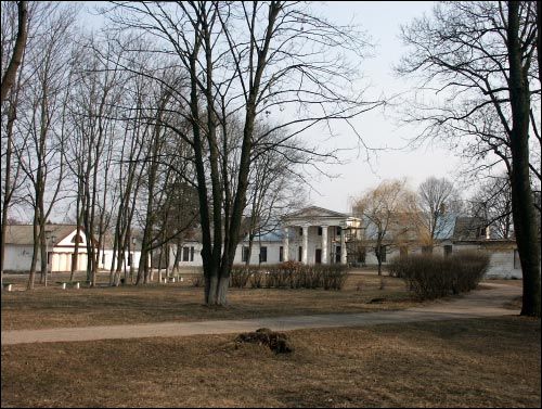  - Zespół pałacowo-parkowy Potockich. Widok ogólny kompleksu pałacowego