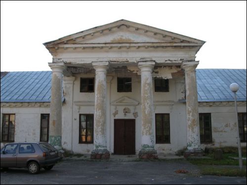  - Zespół pałacowo-parkowy Potockich. Portyk, 09 2007