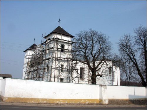  - Kościół Św. Trójcy. Widok fasady głównej i bocznej