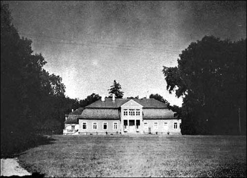  - Manor of Chomiński. Manor-house. View before 1939. Photo by Jan Bułhak