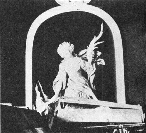  - Zespół pałacowo-parkowy Brzostowskich. Fragment wnętrz pałacowych