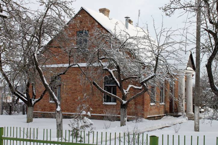 Niasviž. Historical buildings at Karl Marx (Bulvarnaja, Hołówki) street