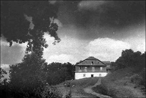  - Manor of Mirski. Manor-house. Photo by Jan Bułhak