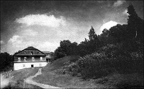  - Manor of Mirski. Manor-house. Photo by Jan Bułhak
