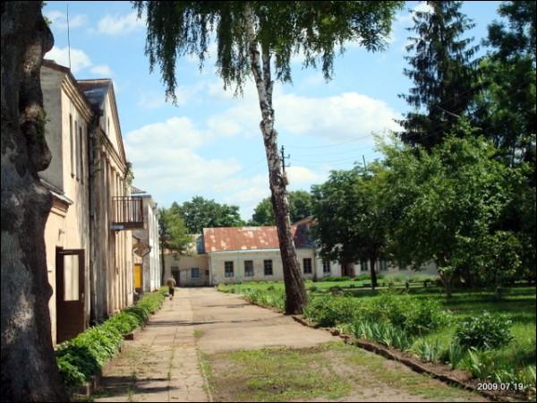  - Manor . 