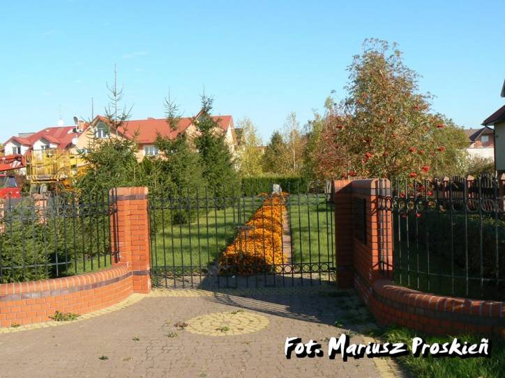  - cemetery . Tomb of insurgents of 1863-64. 